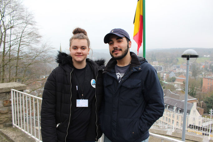 J1T Journalistin Louisa Collas (16) mit dem Interviewpartner im Park Moorenhöhe