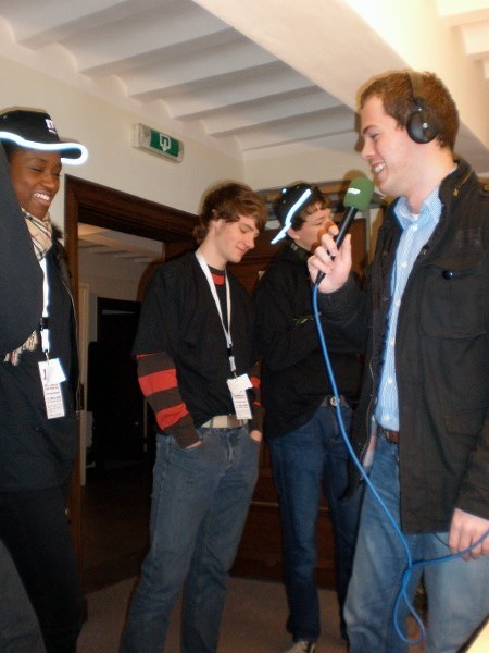 Man ist mit Humor dabei