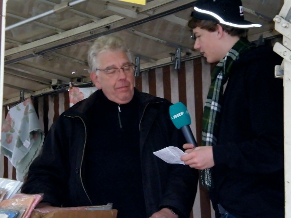 Man inspiziert die Fragen