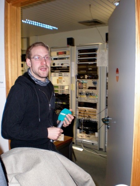 Andy erklärt genau, was zu tun ist. 