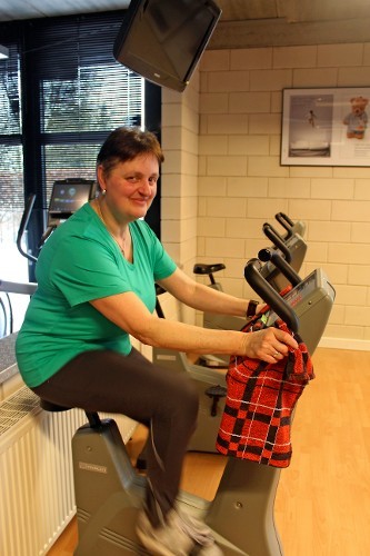 Maria auf dem Spinning-Rad